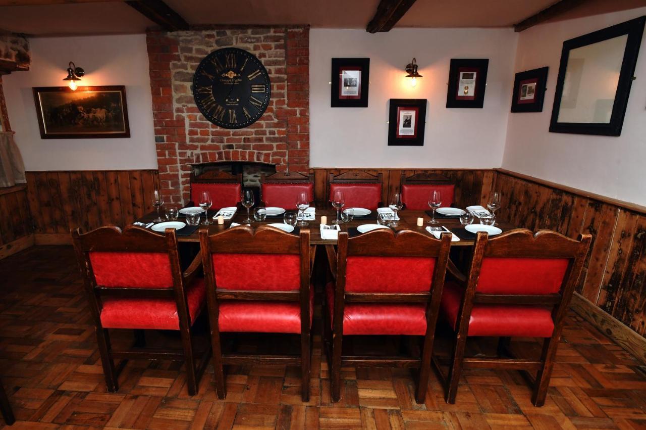 Alfred Russel Wallace Restaurant With Rooms Аск Екстер'єр фото